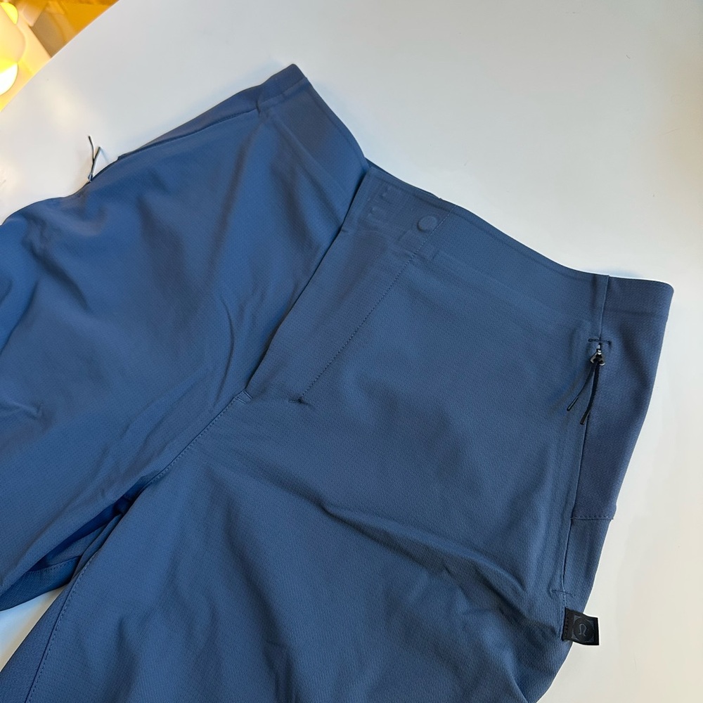 Lululemon lab technical straight leg cropped pants size 4